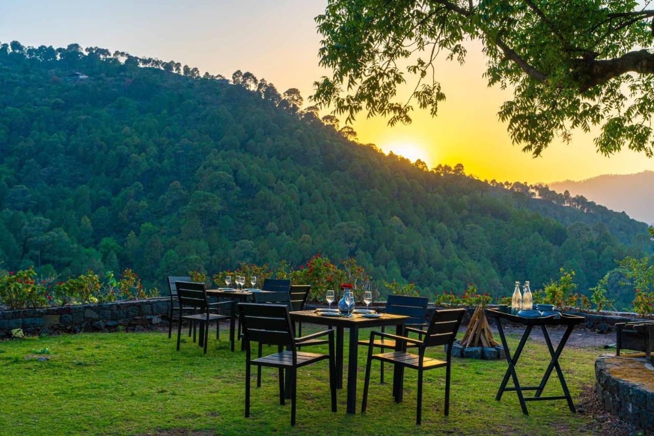 Stayvista At Mountain Mirage 3Br Villa Luxury In Kasauli With Jacuzzi โซลัน ภายนอก รูปภาพ