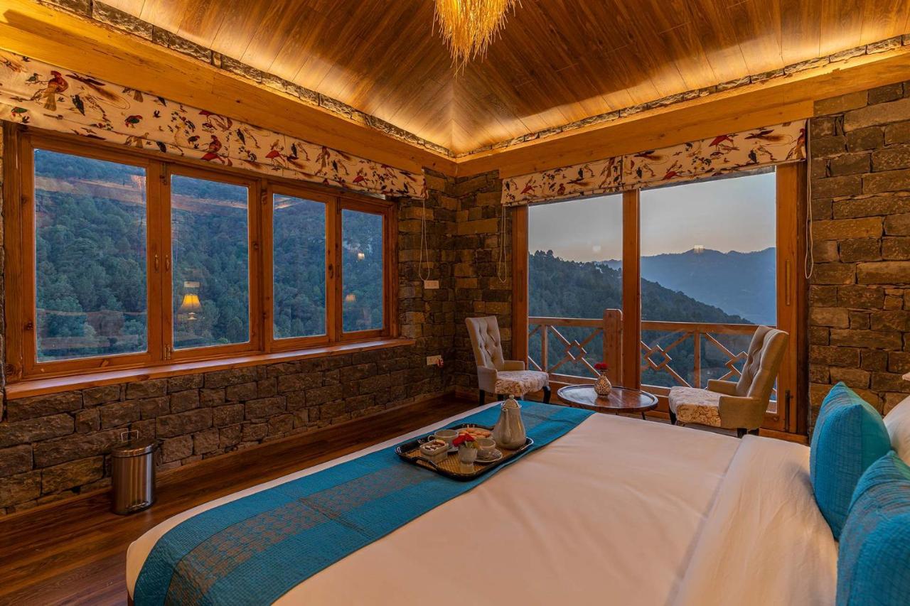 Stayvista At Mountain Mirage 3Br Villa Luxury In Kasauli With Jacuzzi โซลัน ภายนอก รูปภาพ