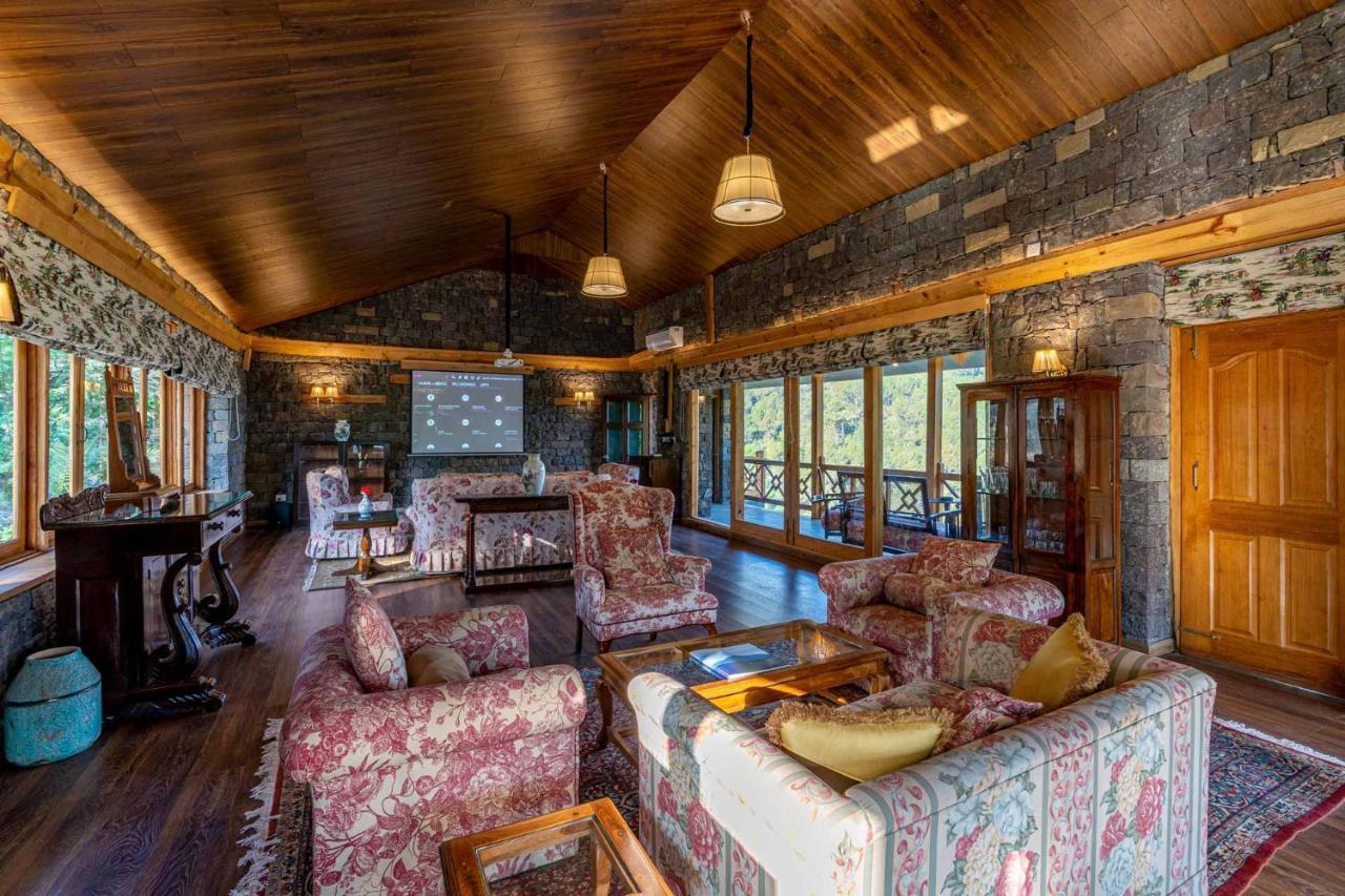 Stayvista At Mountain Mirage 3Br Villa Luxury In Kasauli With Jacuzzi โซลัน ภายนอก รูปภาพ