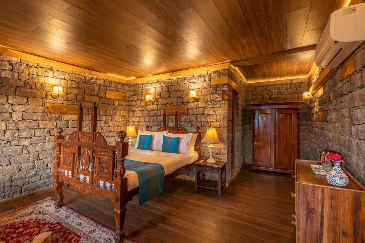 Stayvista At Mountain Mirage 3Br Villa Luxury In Kasauli With Jacuzzi โซลัน ภายนอก รูปภาพ