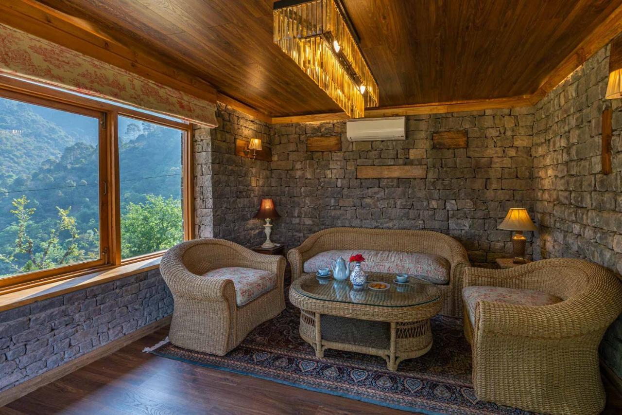 Stayvista At Mountain Mirage 3Br Villa Luxury In Kasauli With Jacuzzi โซลัน ภายนอก รูปภาพ