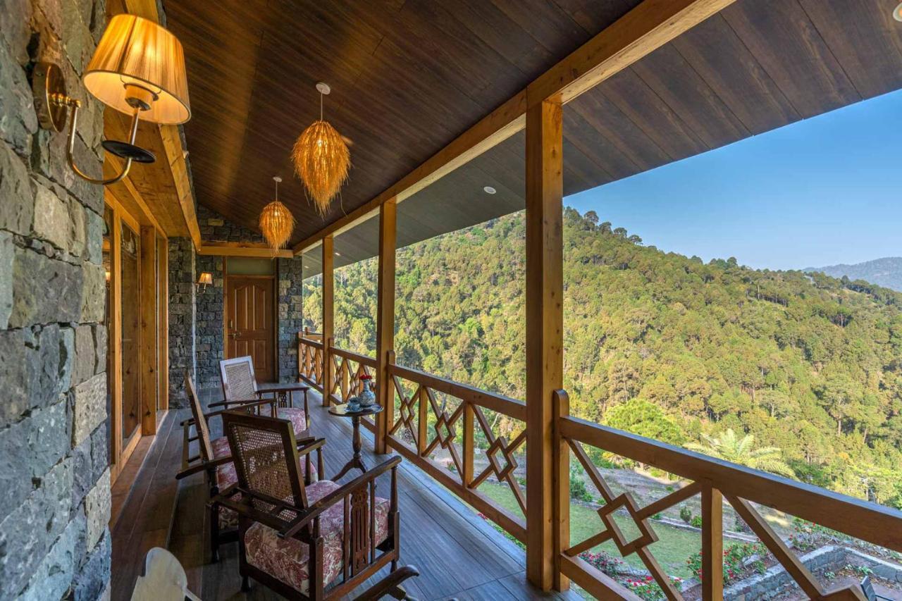Stayvista At Mountain Mirage 3Br Villa Luxury In Kasauli With Jacuzzi โซลัน ภายนอก รูปภาพ
